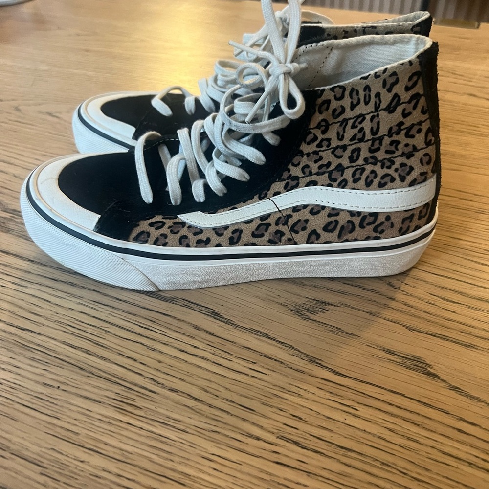 Vans Women's Leopard Print High-Top Sneakers - Black and Leopard